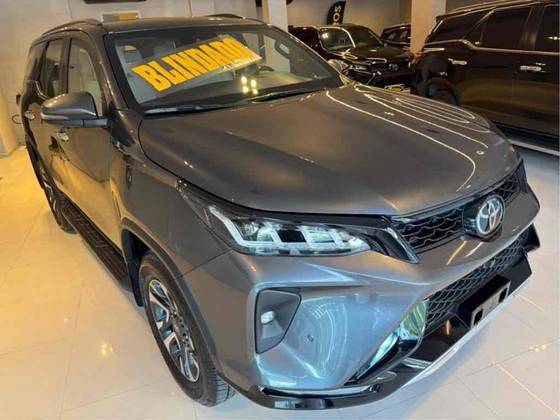 TOYOTA HILUX SW4 2.8 D-4D TURBO DIESEL DIAMOND 7L 4X4 AUTOMÁTICO